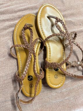Braided Strappy Flat Sandals in Brown